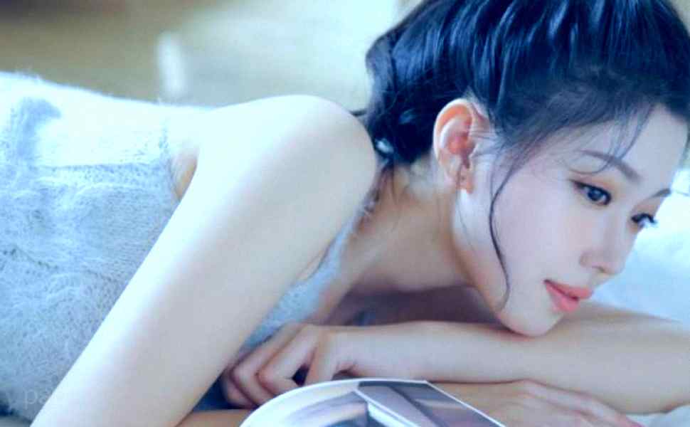 少妇丽莎背着老公偷腥！和丈夫铁哥们酒店激战，这韵味谁顶得住啊！现场图3
