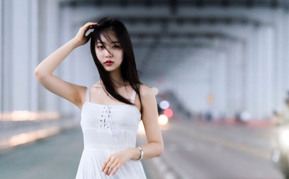 五菱宏光在资中上演神操作，加速超车不成反翻车，男女车主秒变熊猫眼笑翻网友现场图1