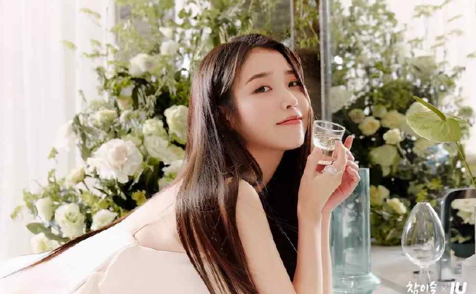 网友热聊：实习生妹纸被老板套路，酒店玩黑丝游戏，这操作太刺激了吧？