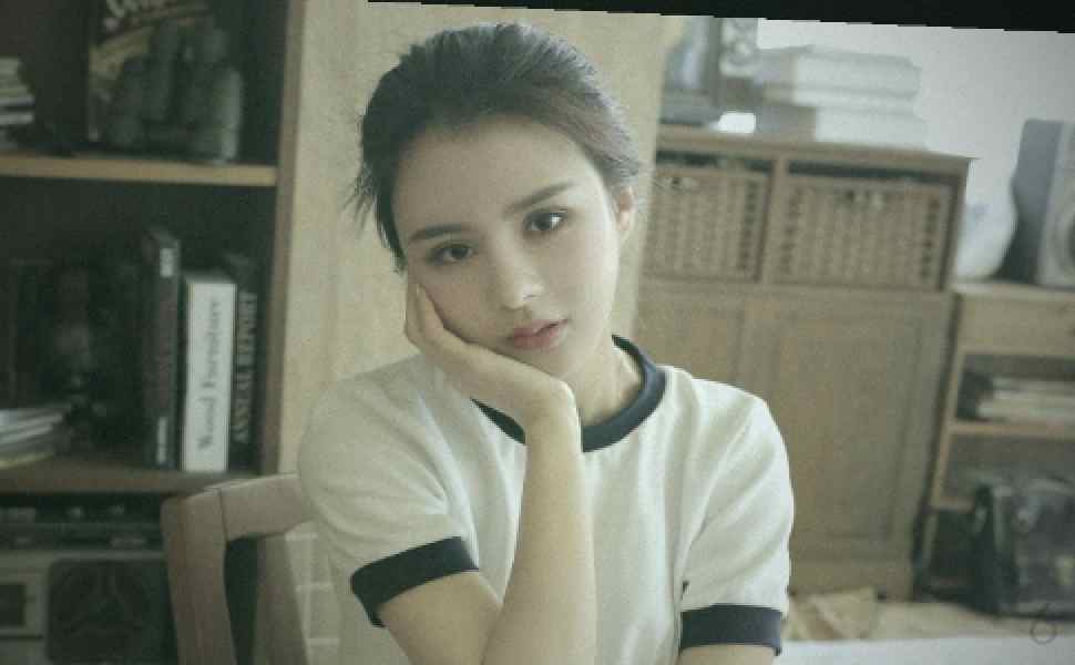 成都街头发生命案：丈夫当众捅死出轨妻子，凶器扭曲仍欲伤及路人
