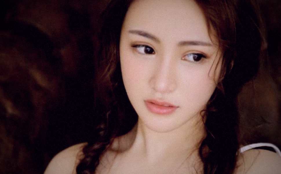 杭州学生妹张阳燕私密影像遭泄露：清纯外表下暗藏双重人生