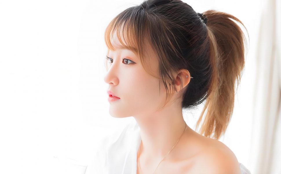 时间线复盘：福利姬“咬一口兔娘”温泉私拍事件，付费内容大规模泄露