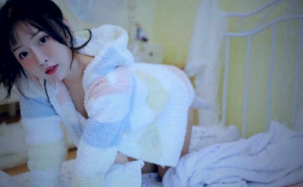 反思：碎花裙阿姨与小鲜肉的不当关系，谁该为扭曲价值观买单？